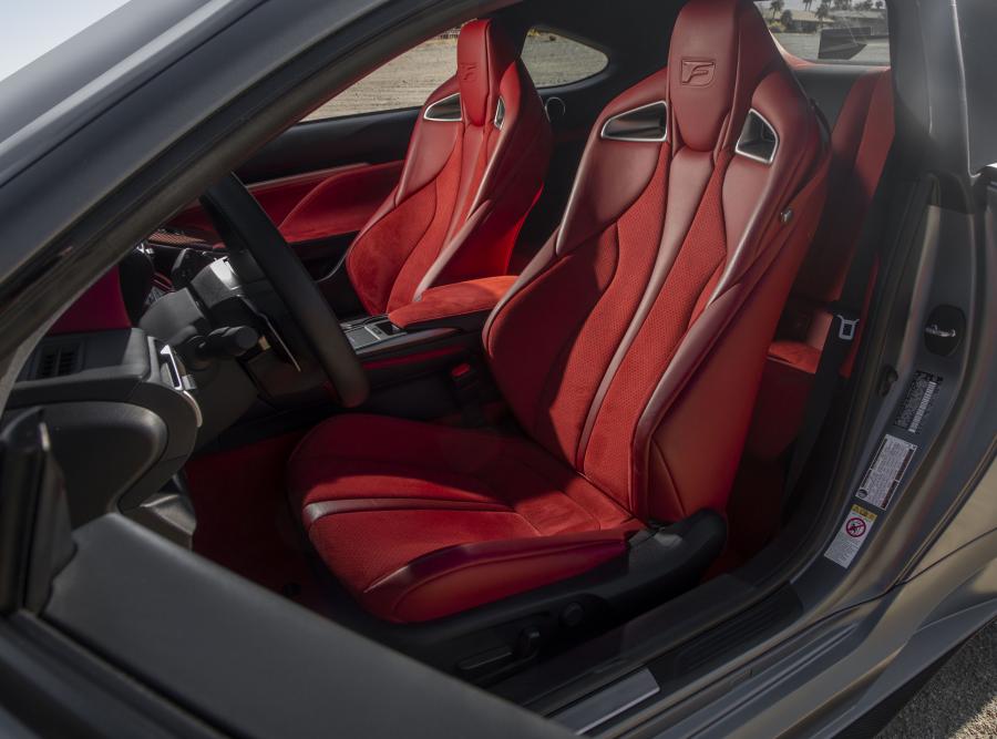 Интерьер Lexus RC F Track Edition 2019 года  (NA) (фото 39 из 48)